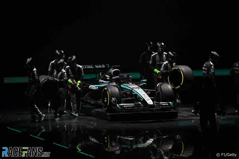 First pictures: Mercedes presents its livery for the 2025 F1 season ...