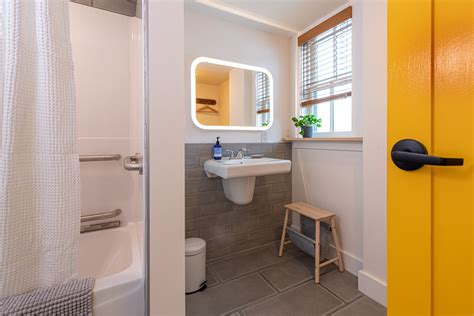 Stable Inn Book Your Stay — BT—VT