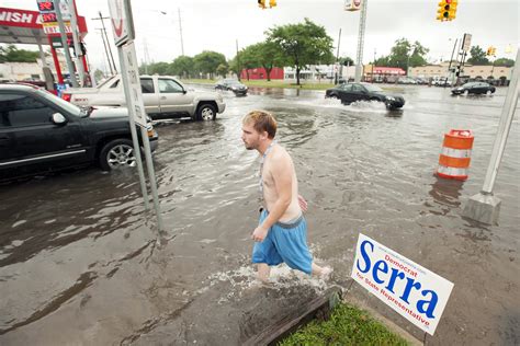 Detroit Flooding Leaves 1 Dead, Forces Major Road Closures | Time