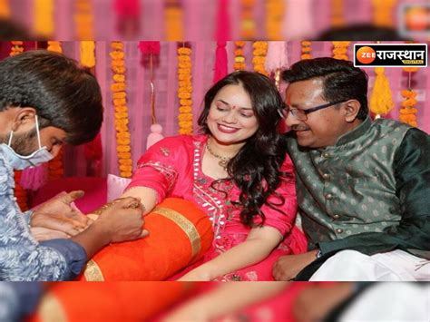 IAS Tina Dabi Pradeep Gawande love chemistry in instagram pictures ...