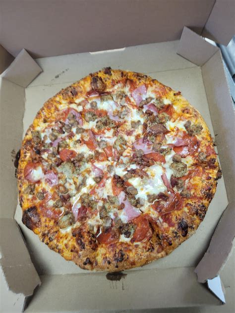 First time on makeline. Turned out pretty good no? : r/Dominos