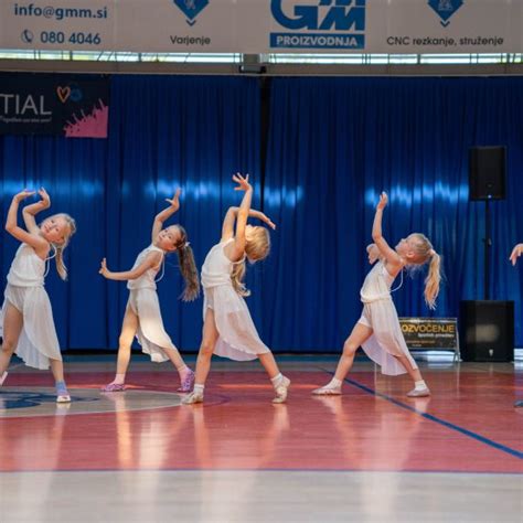 Mini Max Dancing 的图像结果