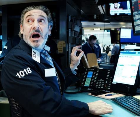 Wall St Ends Mixed as Coca-Cola Gains, Tesla Drops | Newsmax.com