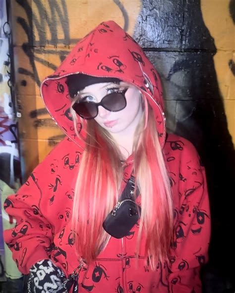 Eva Violet: Big Boobs Cosplayer Model (OnlyFans Review) | fanscribers.com