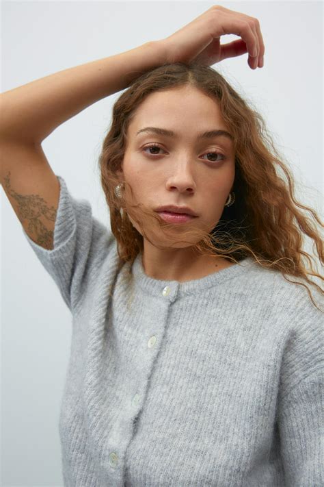 Short sleeve knitted cardigan - Grey - Women - Gina Tricot