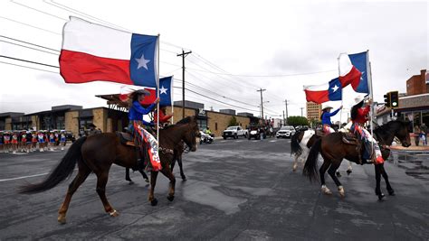 Is the San Angelo population growing or shrinking?