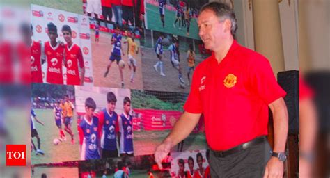 Unfair to compare managers with Ferguson: Bryan Robson | Football News ...