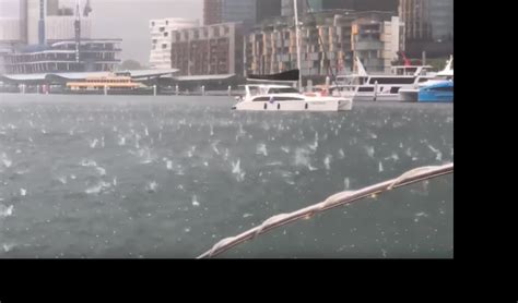 (VIDEO) U SIDNEJU PADAO GRAD VELIČINE TENISKIH LOPTICA! Uništene kuće i ...