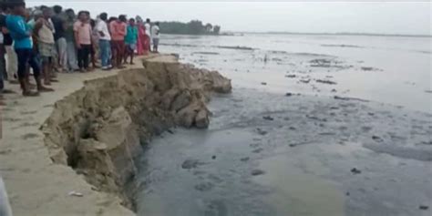 Malda kaliachak erosion again started Ganges, houses sinking one by one ...