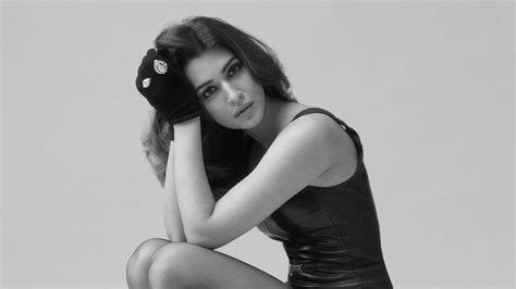 Kriti Sanon’s secret to a strong core is this exercise—here's why you ...