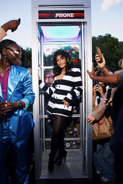 DOJA CAT Surprises Fans at Her Vie Phone Pop Up Booth in New York 09/08 ...