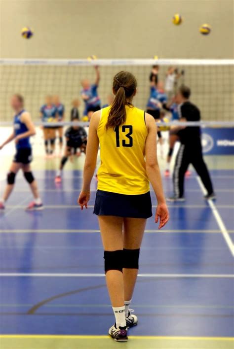 7 Best Volleyball Knee Pads 2020 | (5-11" Options)