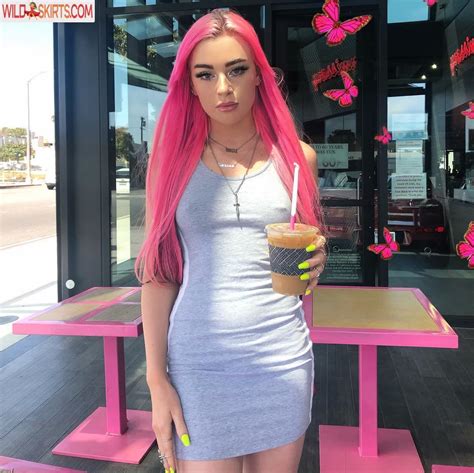 20 hot photos by Viperous (known as @viperouscargo)