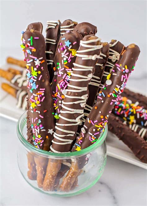 Caramel + Chocolate Covered Pretzel Rods | Lil' Luna