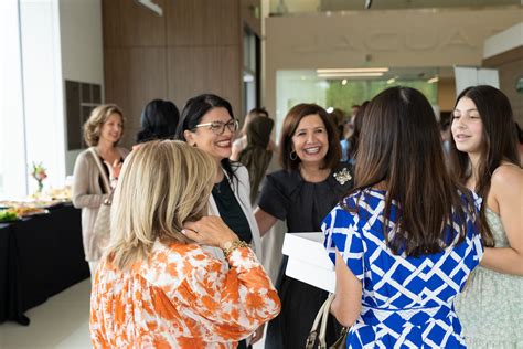 100 Arab American Women Who Care celebrate 10th anniversary, donate $10,000 to local organization