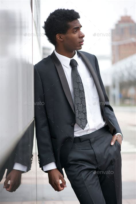 Black Man in Business Suit 的图像结果