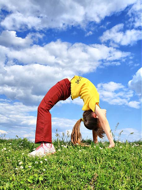 Meninas Backbend 的图像结果