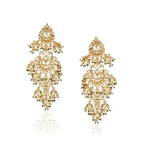 5 bold Indian outfits in Kiara Advani's collection that need to be in ...