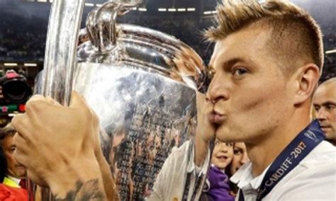 Toni Kroos signs new Real Madrid contract