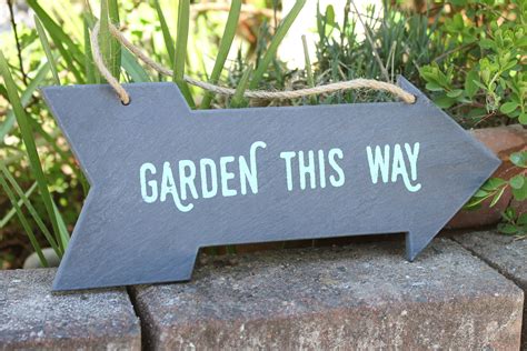 22 Slate Garden Signs Ideas You Cannot Miss | SharonSable