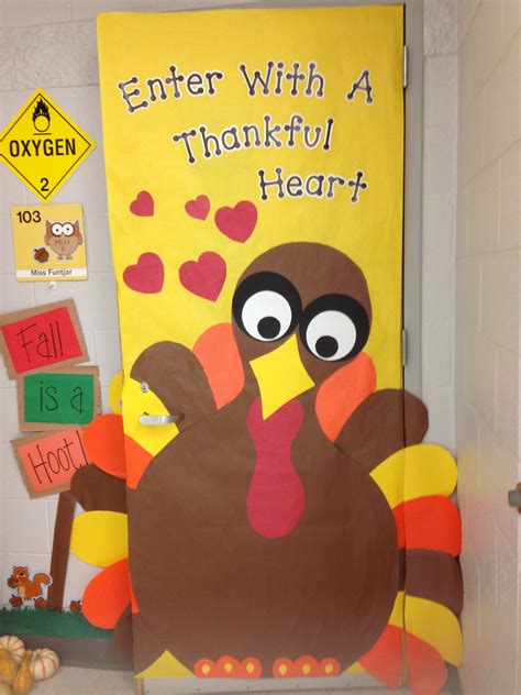 Thanksgiving Door Decoration Ideas For School
