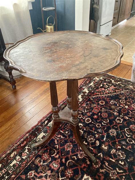 Mersman Pie Crust Table