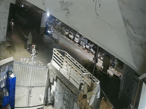 Chain snatching incident captured in Vadodara