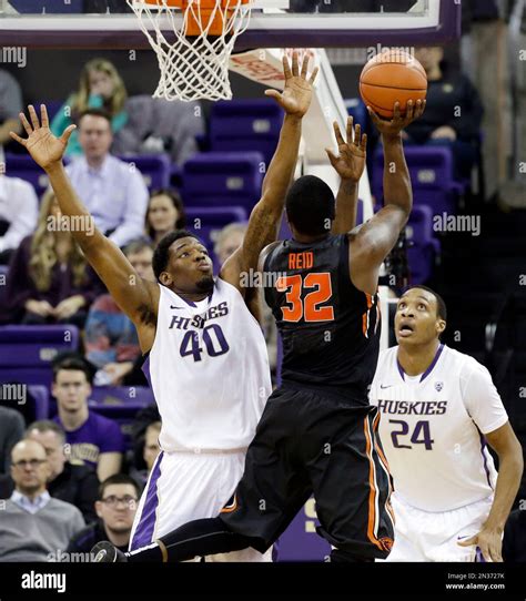 Washington's Shawn Kemp Jr. (40) and Robert Upshaw (24) defend as ...