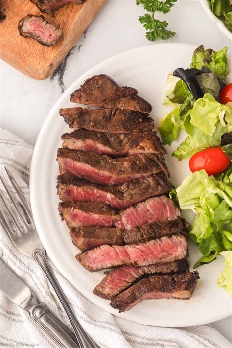 Balsamic Steak Marinade - grillonadime.com