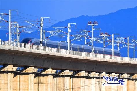 高寒版复兴号试跑京哈高铁 可适应零下40摄氏度运行环境|京哈|复兴号-要闻_华商网新闻