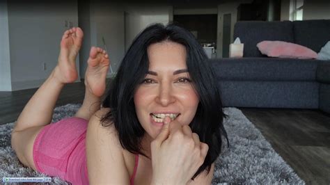 Alinity : r/EntertainingFeet