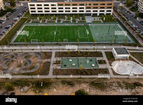 School Sports Field 的图像结果