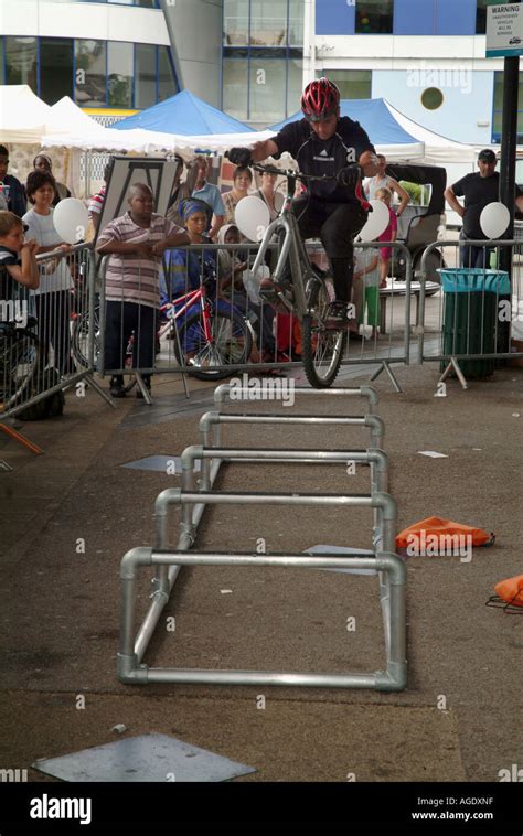 Cycling Acrobat 的图像结果