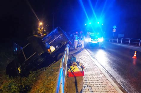 Samochód uderzył w bariery - Limanowa.in