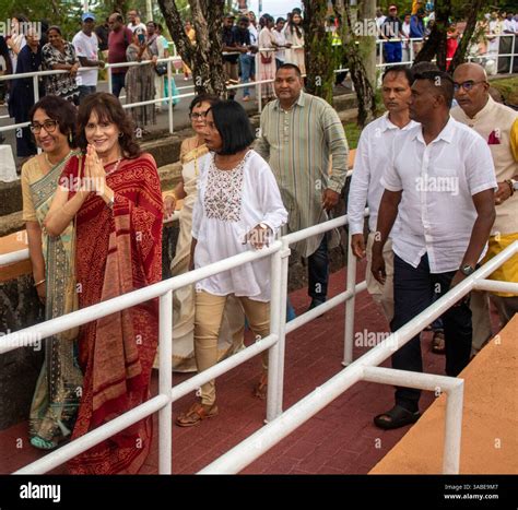 Maha Shivaratri 2025 : le couple Ramgoolam au Ganga Talao Stock Photo ...