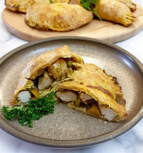 Curried chicken pies - Foodle Club