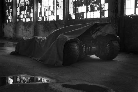 Batman vs. Superman : Zack Snyder tease… la nouvelle Batmobile ! | Les ...