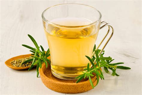 ¿Cómo preparar té de romero para llamar a la abundancia y mejorar tu ...