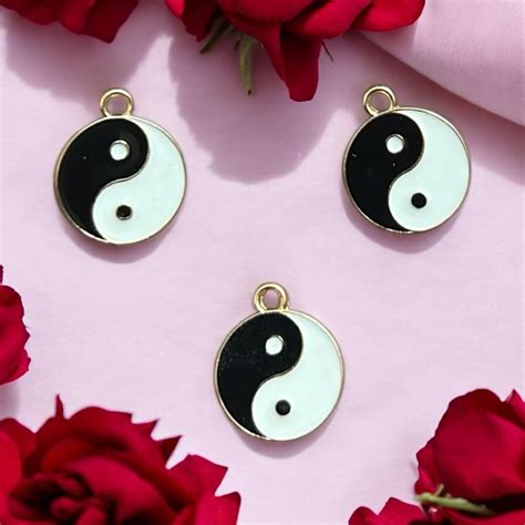 Yin Yang Charm - Round – Jo Handmade