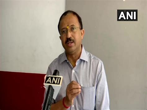 Kerala govt should focus on COVID-19 containment instead of 'non-issues ...