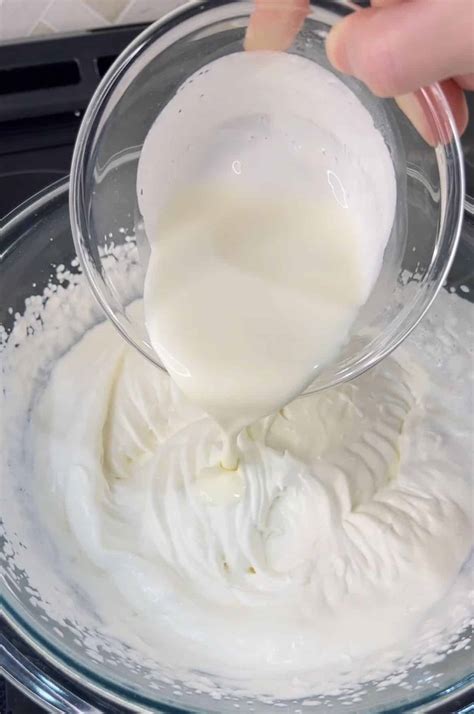 Gelatin Whipped Cream Recipe - whipped cream that doesn't melt