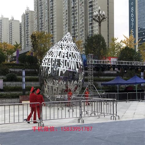 熠熠生辉的巨型玻璃钢金柚子雕像装饰着楼盘景观大堂_美陈艺术雕塑-站酷ZCOOL