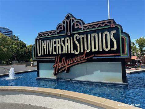 Universal Studios Hollywood Crowd Calendar 2025 (Updated Monthly!)