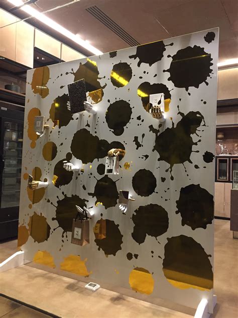 How to Design a Window Display 的图像结果