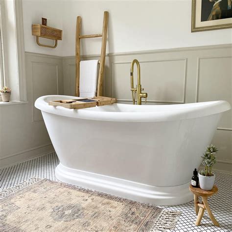 Elegant Rolltop Freestanding Bath