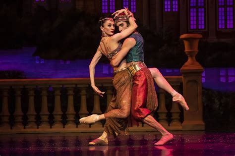 Review: Joffrey Ballet's "The Nutcracker" at the Lyric Opera House