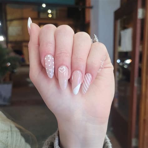 42+ Classy White Almond Nail Ideas (2024) - DrExplains