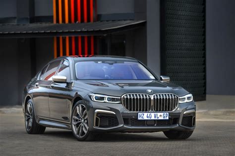 This Arrest-Me-Red BMW M760Li xDrive Is An Attention Getter