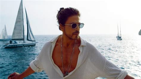 Of beauty and boats! Shah Rukh Khan unveils his dapper look from ...