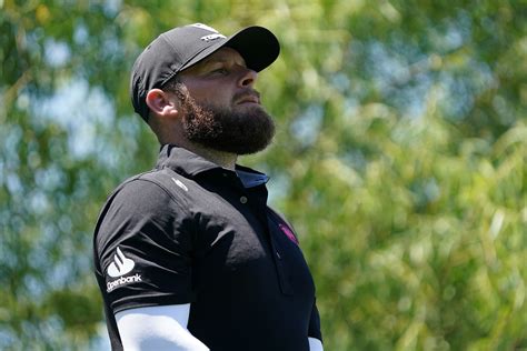 WATCH: Frustrated Tyrrell Hatton mimics firing a gun with putter after ...